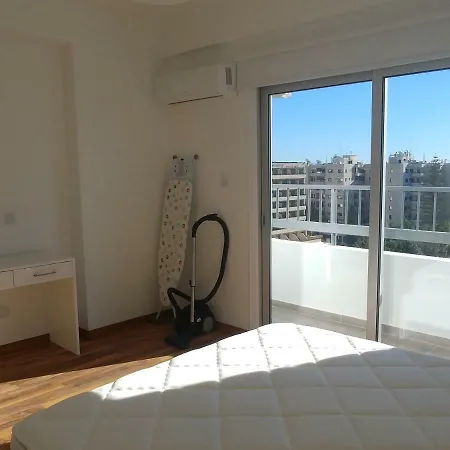 Glafkos House 735 דירה לימסול